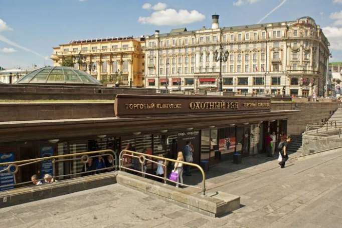 Shopping mall near Kremlin evacuated over bomb threat ahead of election
