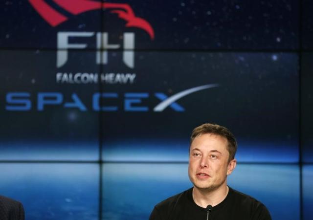 U.S. regulator approves SpaceX plan for broadband satellite services