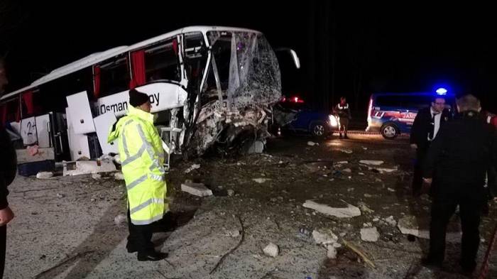33 nəfər avtobus qəzasında yaralandı