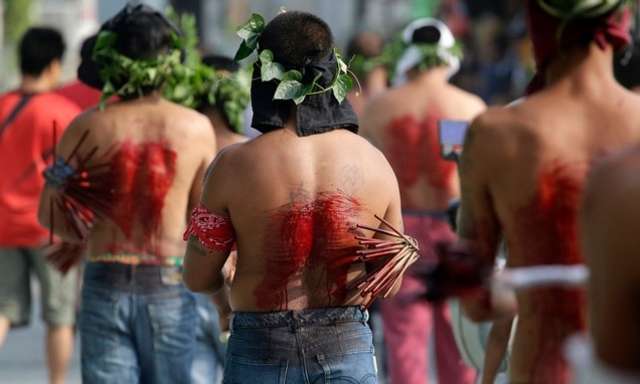 Les sanglants crucifiements du Vendredi Saint aux Philippines