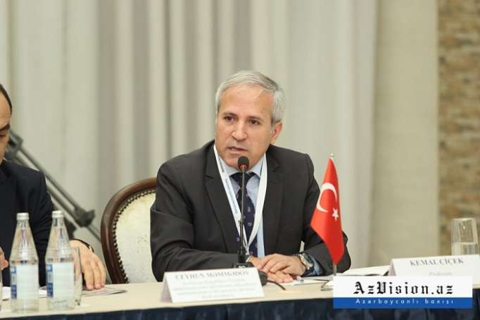 "Fueron asesinados por ser azerbaiyanos"-el profesor turco