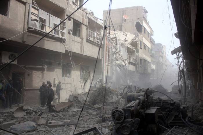 مقتل 37 مدنيًا حرقاً بقصف للنظام السوري وحلفائه على الغوطة