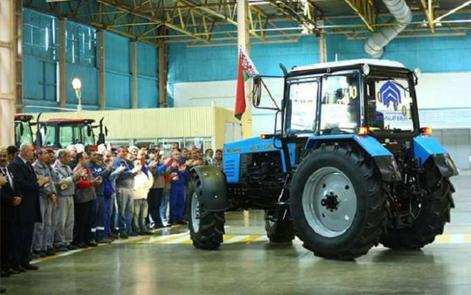 Gəncədə istehsal olunan 10 mininci traktor
