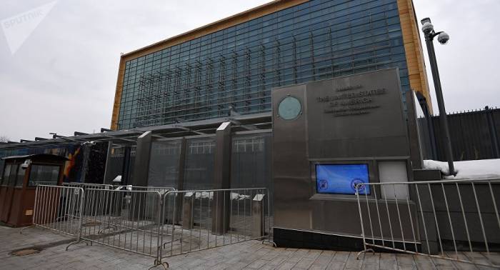 Expelled US Diplomats reportedly leave Russia at night - VIDEO