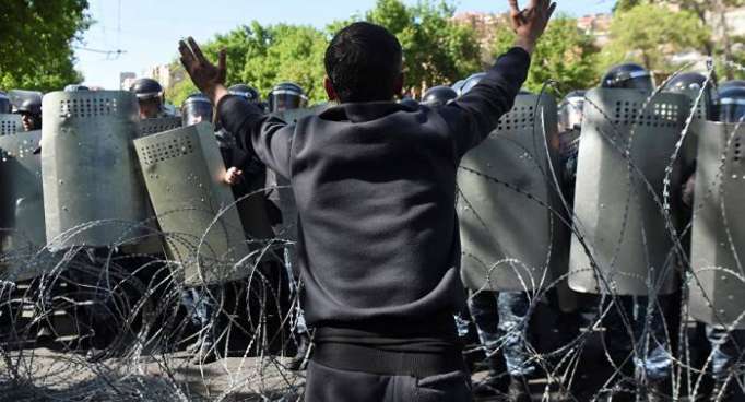 Armenian police trying to disperse protesters in Yerevan