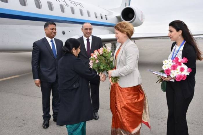 Indische Außenministerin in Aserbaidschan angekommen - FOTOS