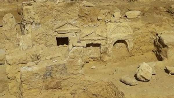 Descubren un templo grecorromano en pleno desierto de Egipto
 