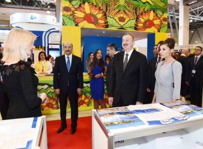 Ilham Aliyev y su esposa en la feria AITF 2018- FOTOS