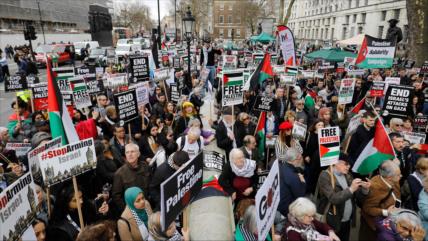 Miles de personas protestan contra Israel en el Reino Unido