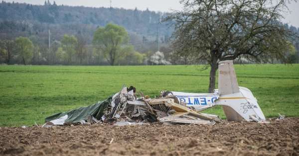 FOTO: Al menos dos personas mueren al chocar dos avionetas en Alemania