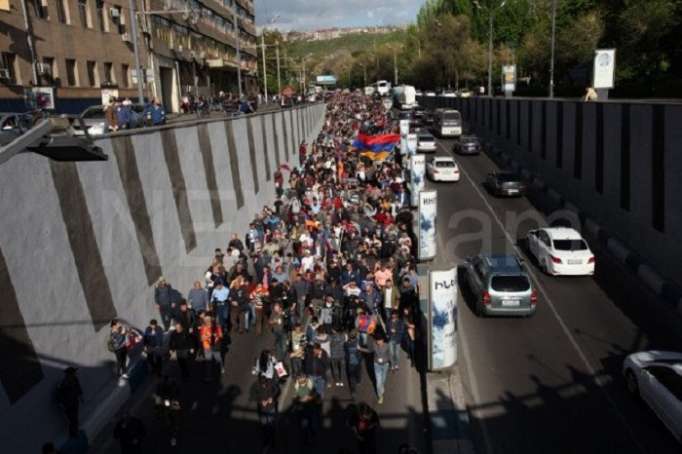 Jerewan protestiert gegen Sargsyan - Demonstranten blockieren Straßen (VIDEO)