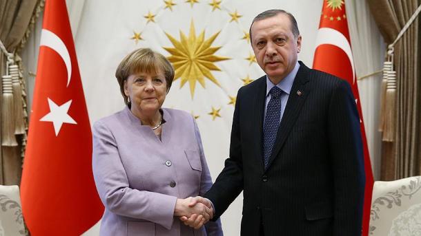 Erdogan y Merkel destacan la importancia de pasos concretos para la integridad territorial siria