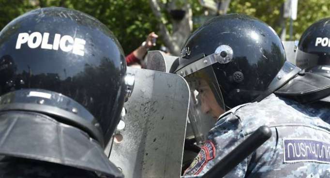 Policía armenia detiene a más de 60 manifestantes en Ereván