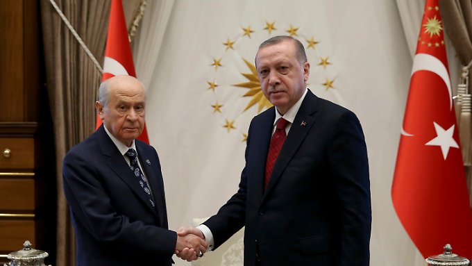 Erdogan kündigt vorgezogene Wahlen an