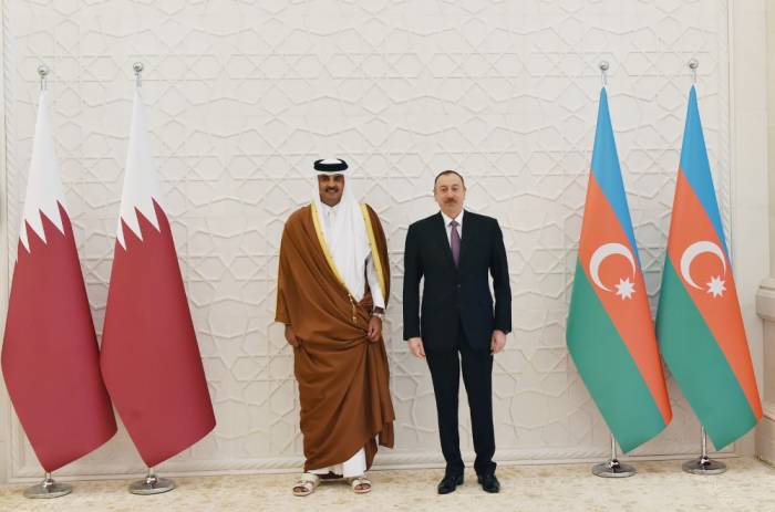 Emir de Qatar felicita a Ilham Aliyev