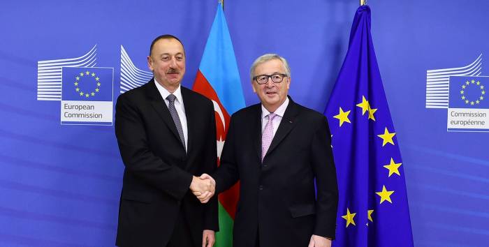 El presidente de la Comisión Europea felicitó a Ilham Aliyev