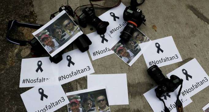 Ecuatorianos reclaman que asesinatos de periodistas y militares no queden impunes
