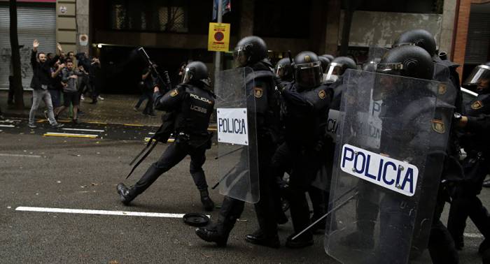 Medios: policía española evitó que registrasen sus comunicaciones en referendo catalán
