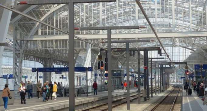 Viele Verletzte bei Zugunfall am Bahnhof Salzburg - Medien