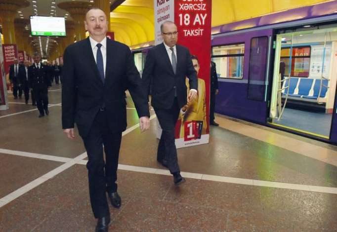 İlham Əliyev metroya mindi – Fotolar (Yenilənib)