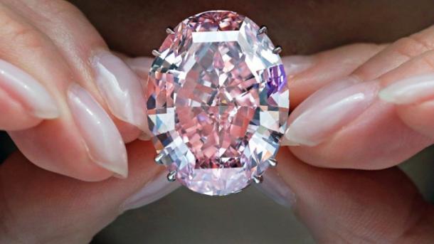 Diamant-Ring in New York für 6,7 Millionen Dollar versteigert