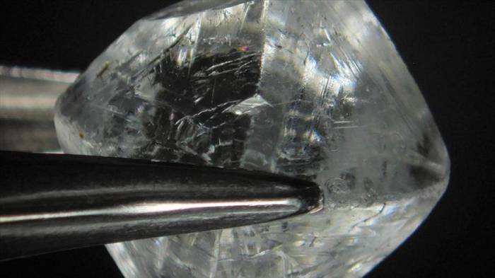 Investigadores hallan forma de doblar los diamantes