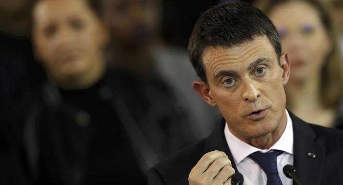 Alcaldesa de Barcelona califica a Manuel Valls de candidato de segunda