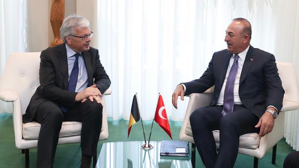 Canciller turco advierte a su colega belga de las actividades del PKK
