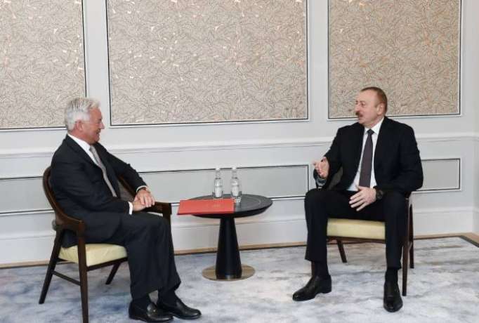 Ilham Aliyev se reúne con el vicecanciller británico