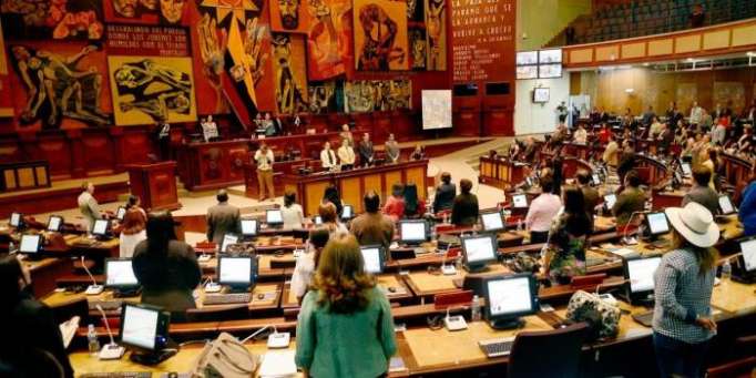 Asamblea Nacional de Ecuador destituye al fiscal general