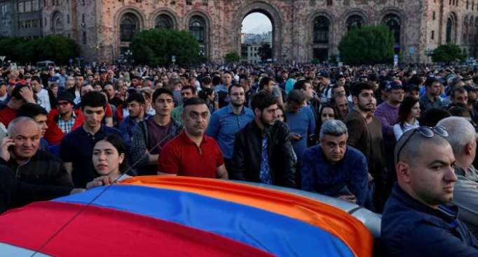 El primer ministro interino de Armenia rechaza negociar con el líder opositor