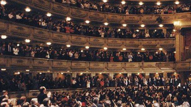 The Royal Ballet lleva su nueva producción de "El Lago de los cisnes" al Teatro Real