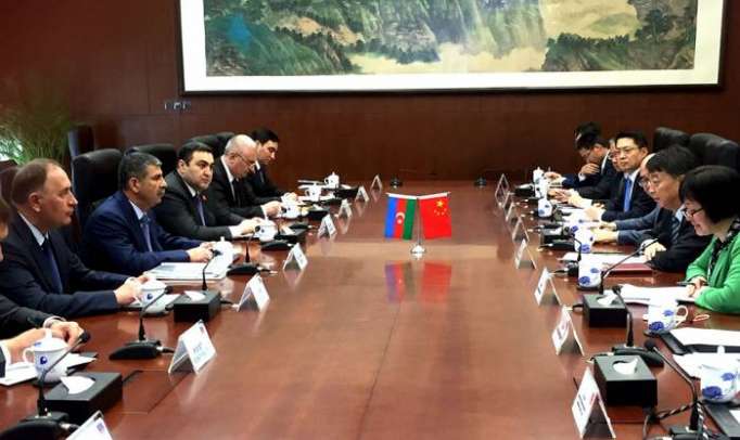 Zakir Hasanov visitó la compañía china "Poly Technologies"