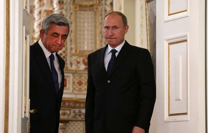 Putin Sarkisyandan İrəvanda nə baş verdiyini soruşub
