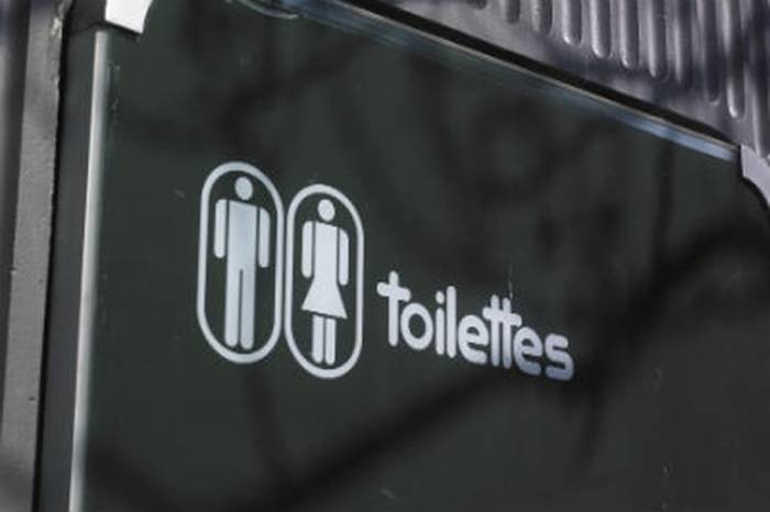 Pourquoi la queue aux toilettes pour femmes ne devrait plus exister