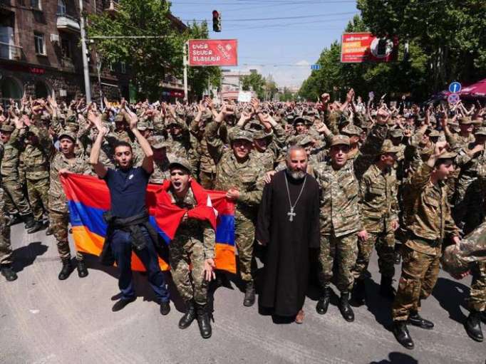 Soldiers join protests in Yerevan - LIVE
