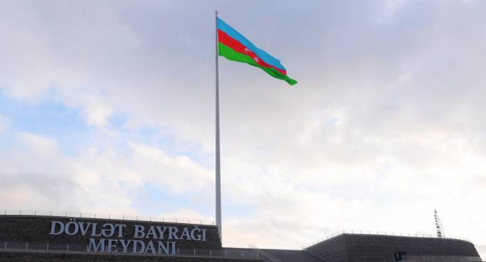 President Ilham Aliyev, his family members visit National Flag Square