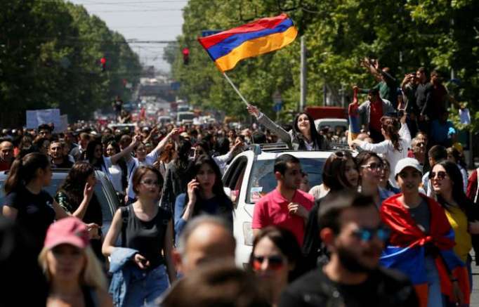 Ermənistanda xüsusi iclas çağırıldı - Yeni baş nazir seçiləcək