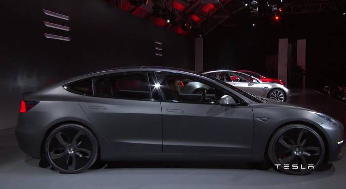 Tesla suspend de nouveau la production de sa "Model 3"