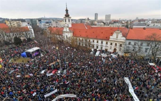Slovaquie: des manifestations réclament la démission du chef de la police