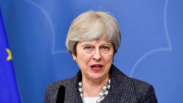 Theresa May resiste en su primera prueba tras las elecciones generales