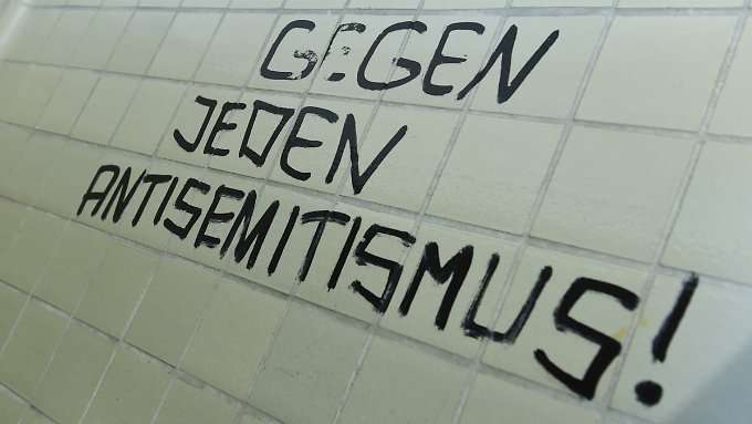 Schulen sollen Antisemitismus melden