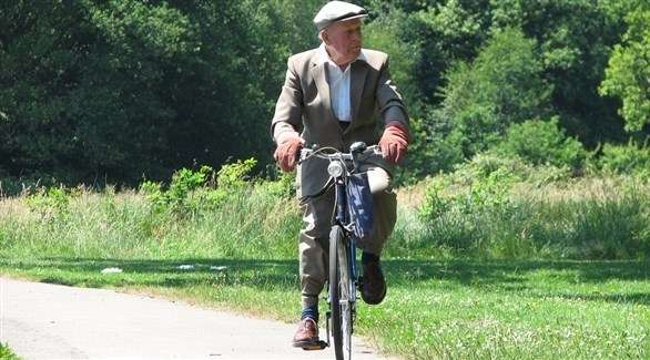 الدراجة الهوائية .. الرياضة المثالية لكبار السن