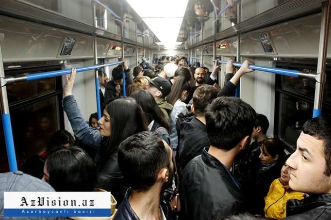 Bakı metrosunda problem: Sıxlıq yarandı (FOTO)