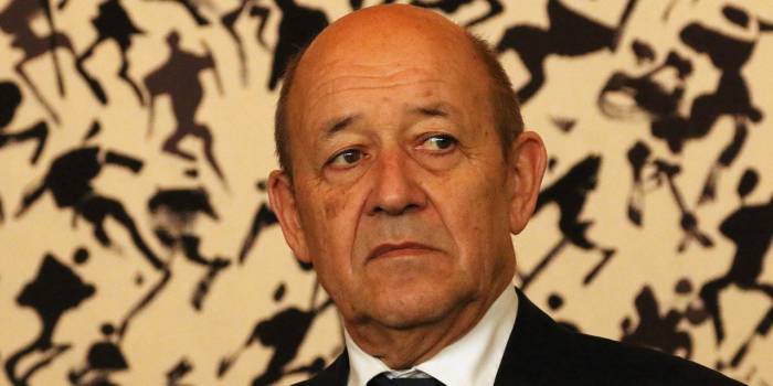 Le Drian menace d