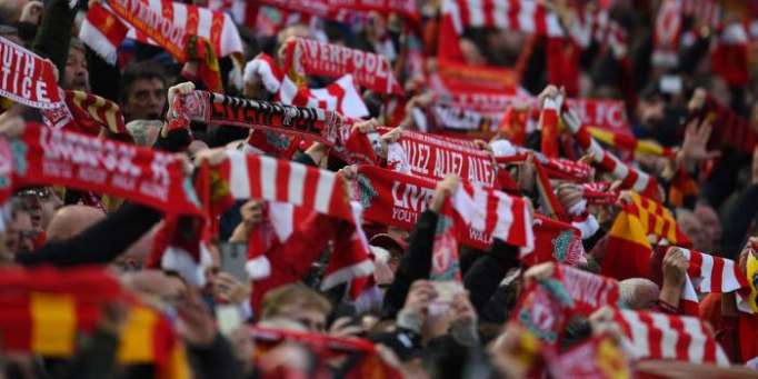 Un fan de Liverpool entre la vie et la mort après une agression