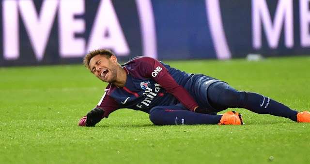 Neymar: pas de retour sur le terrain avant le 17 mai 