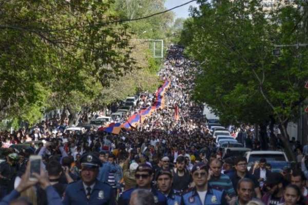 Ruling coalition in Armenia splits