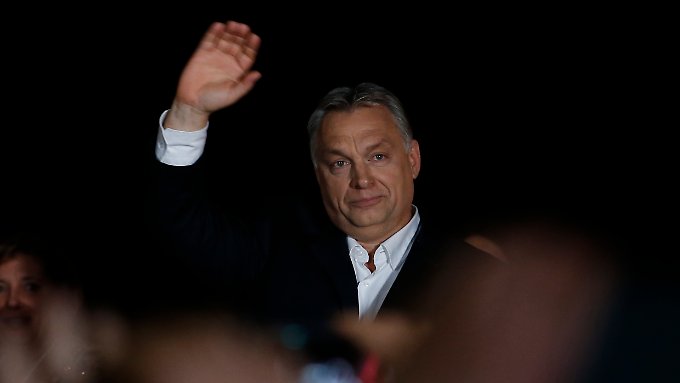 Orban startet triumphal in vierte Amtszeit