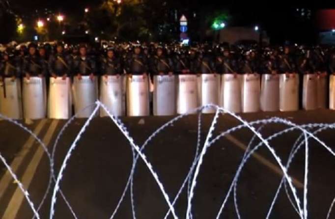Las protestas en Ereván alcanzan su apogeo-VİDEO